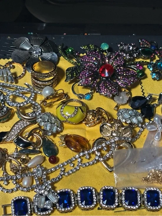 Women’s Multicolor vintage jewelry lot - Picture 2 of 12